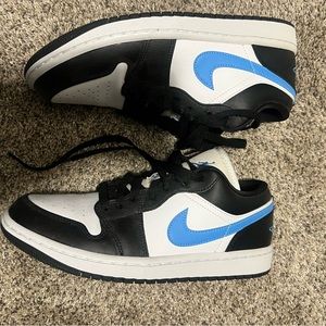 Women’s Jordan Sneakers ‘university blue’